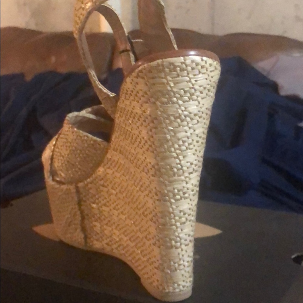 Wedge - Picture 2 of 2